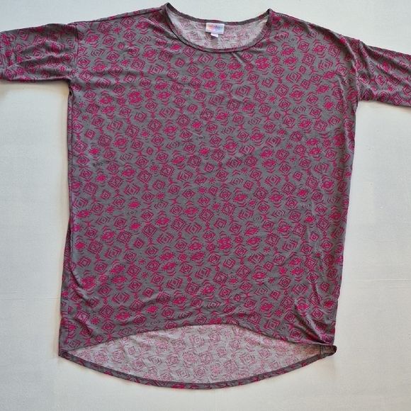 LuLaRoe Gray and Pink 3/4 Sleeve High Low Tee - Picture 1 of 4